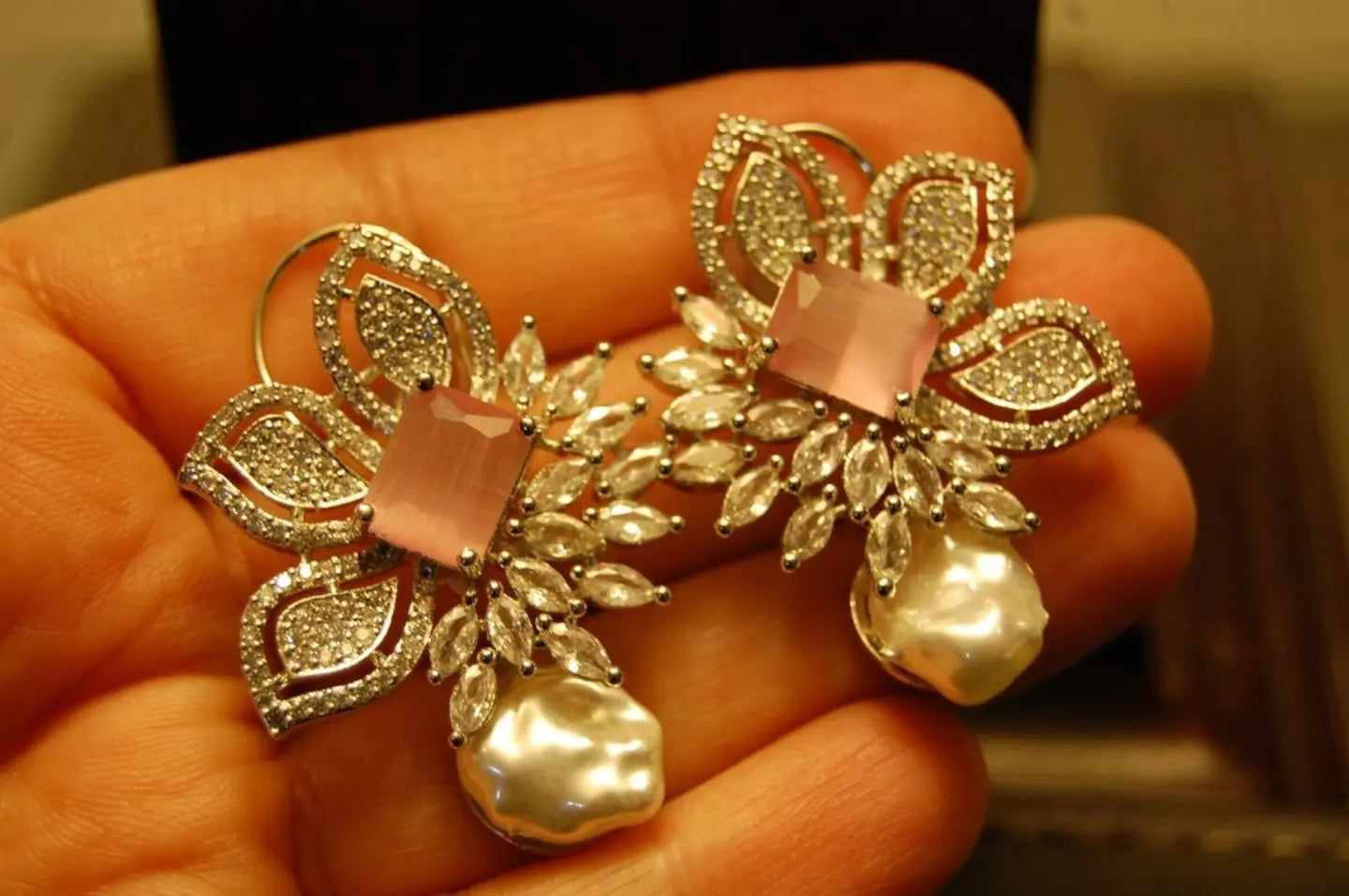 ZIRCON EARRINGS IN PINK