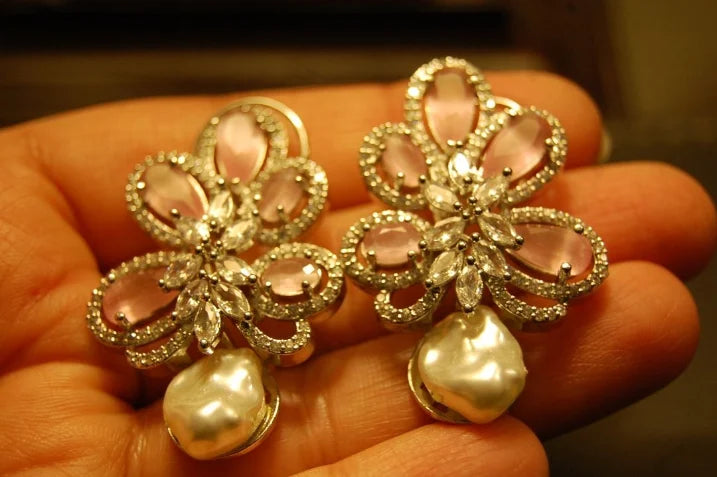 ZIRCON EARRINGS IN PINK