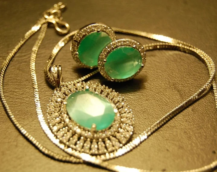 ZIRCON PENDANT SET IN JADE GREEN