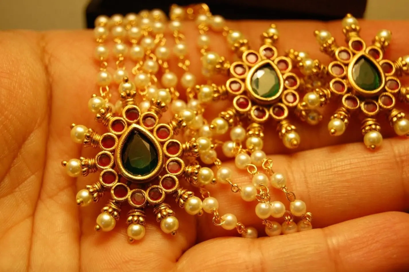 PRACTICAL EARRINGS & PENDANT SET