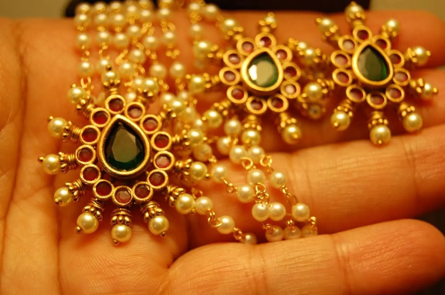 PRACTICAL EARRINGS & PENDANT SET