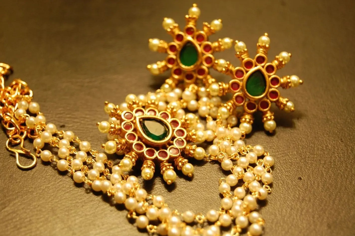 PRACTICAL EARRINGS & PENDANT SET