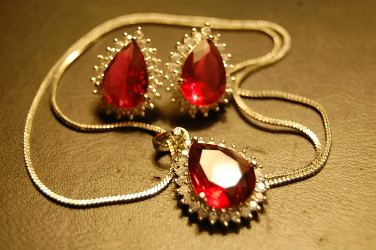 RED & ZIRCON PENDANT SET
