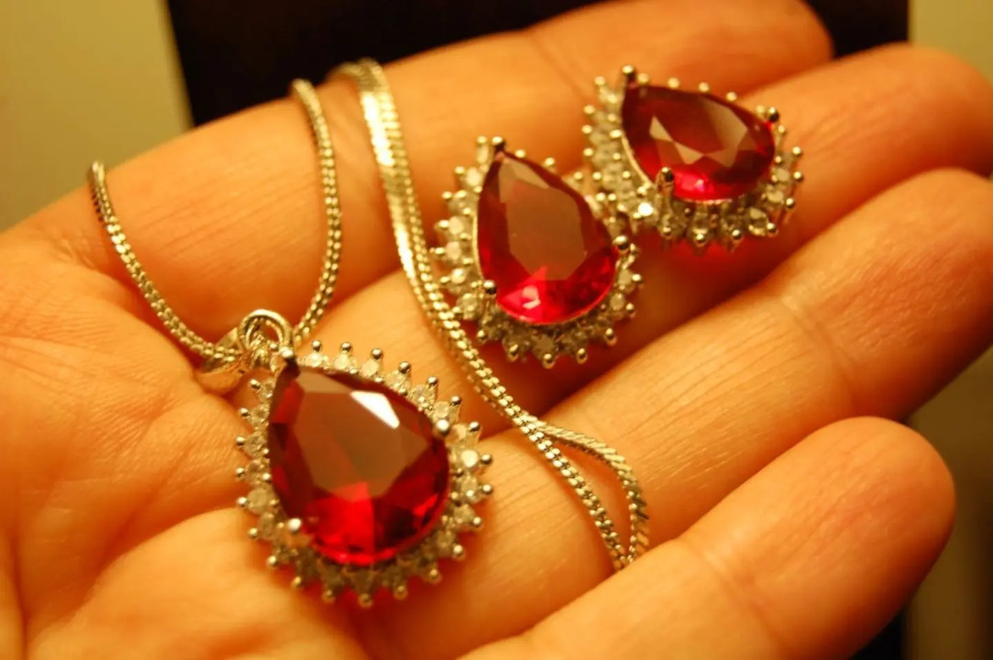 RED & ZIRCON PENDANT SET