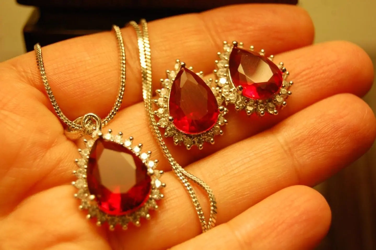 RED & ZIRCON PENDANT SET