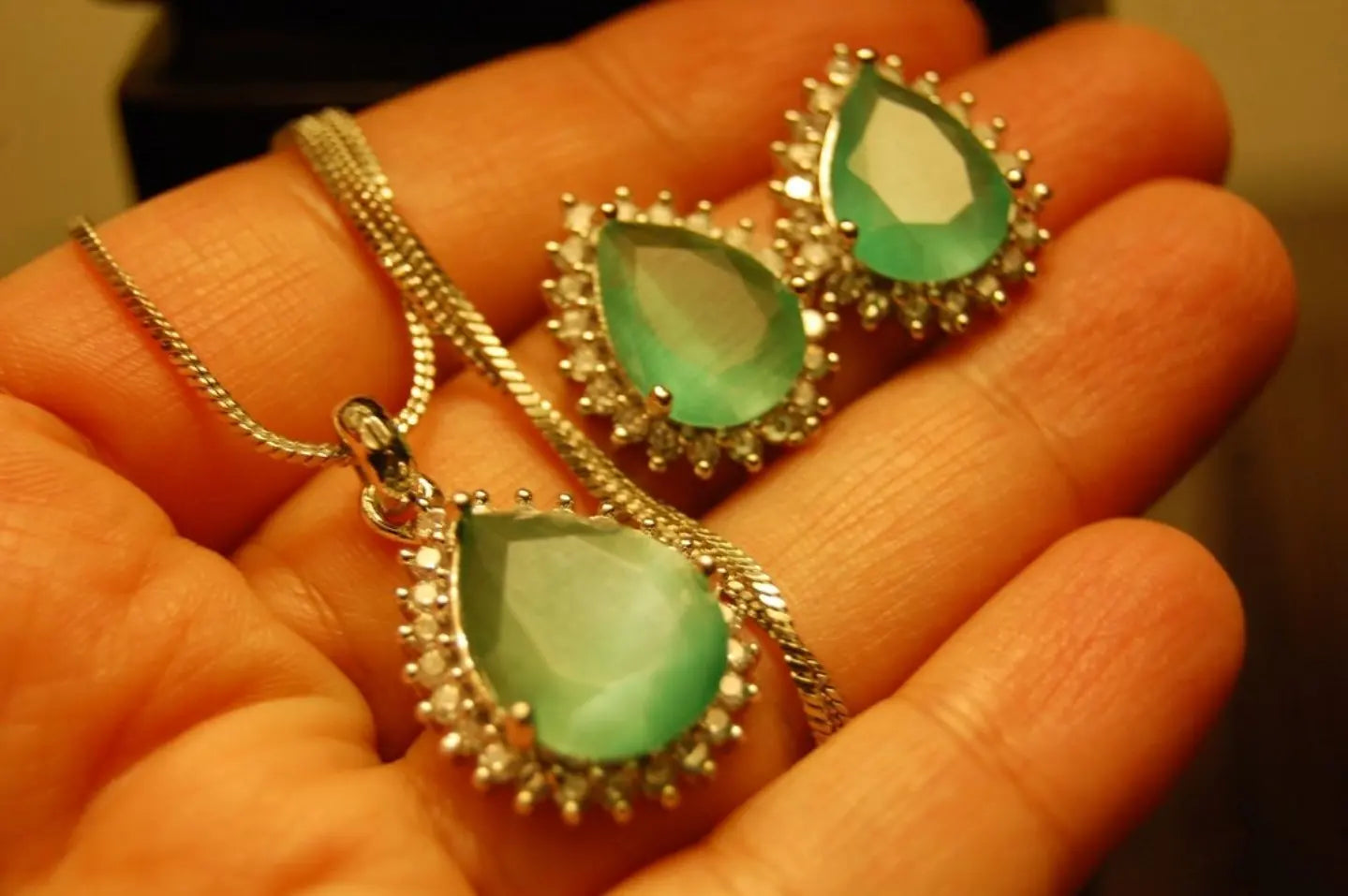 JADE GREEN & ZIRCON PENDANT SET