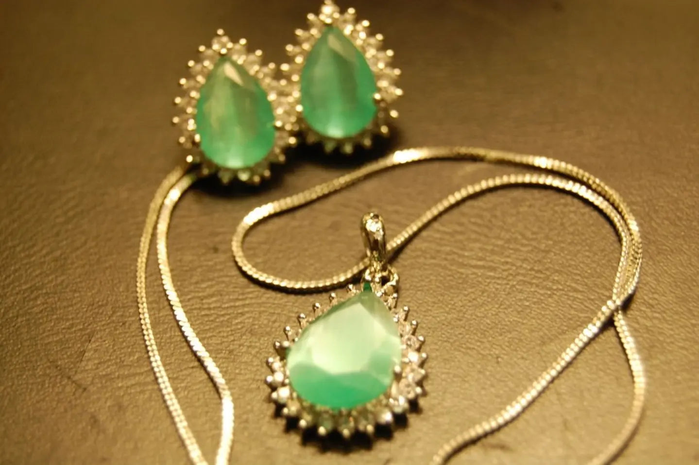 JADE GREEN & ZIRCON PENDANT SET