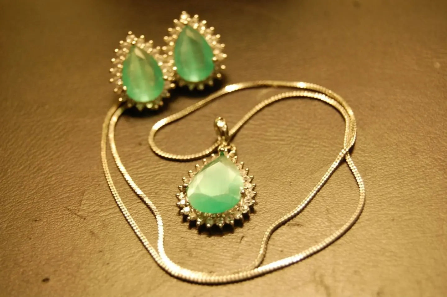 JADE GREEN & ZIRCON PENDANT SET
