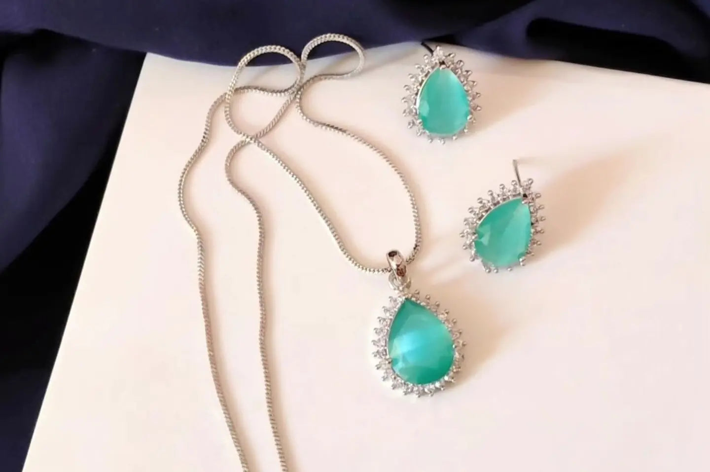 JADE GREEN & ZIRCON PENDANT SET