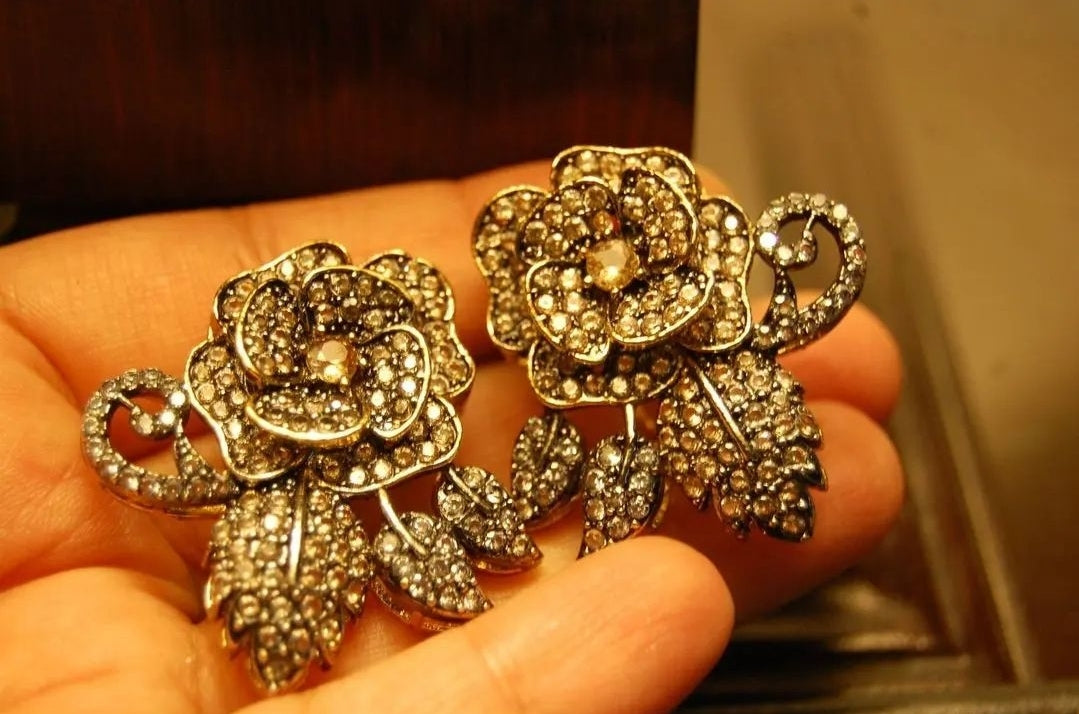 FLORAL EARRINGS IN CHAMPAGNE & ZIRCON