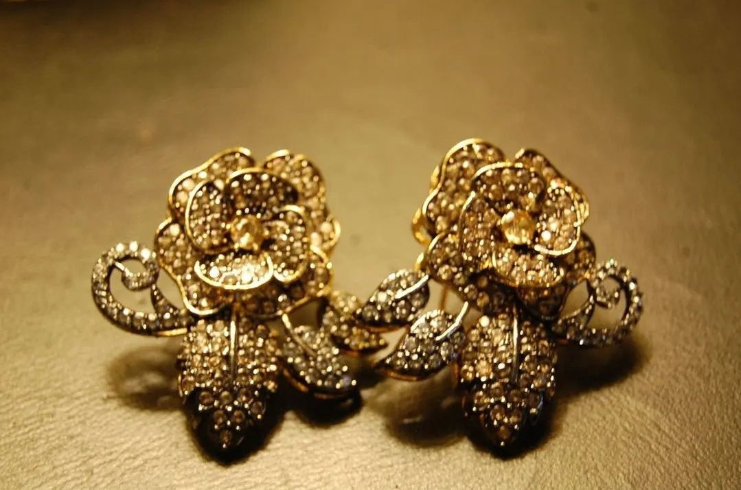 FLORAL EARRINGS IN CHAMPAGNE & ZIRCON