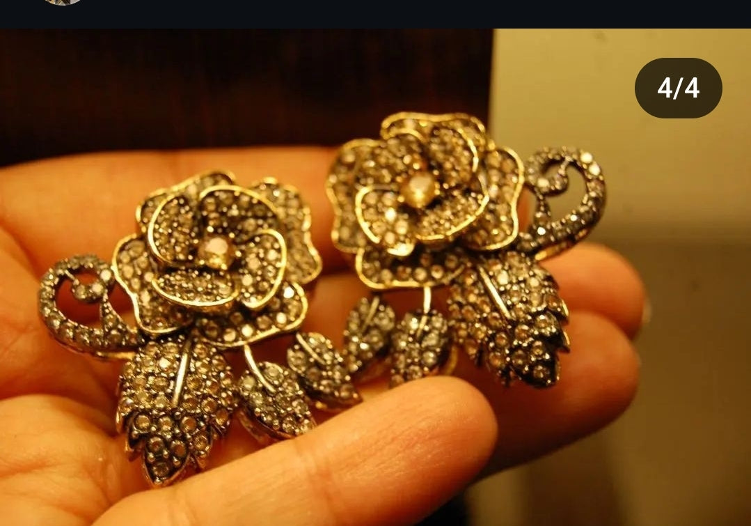 FLORAL EARRINGS IN CHAMPAGNE & ZIRCON