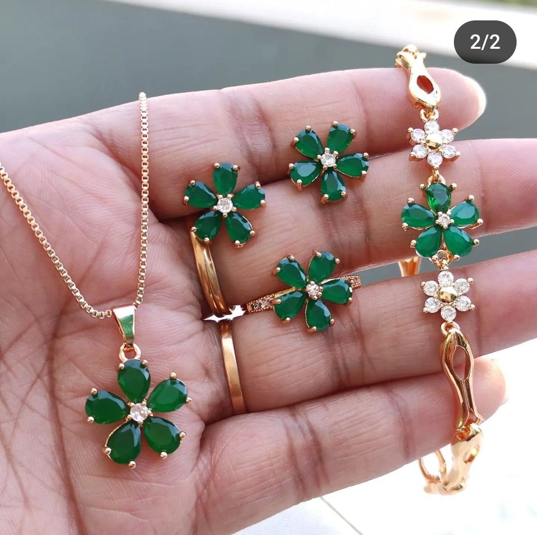 PENDENT SET IN GREEN