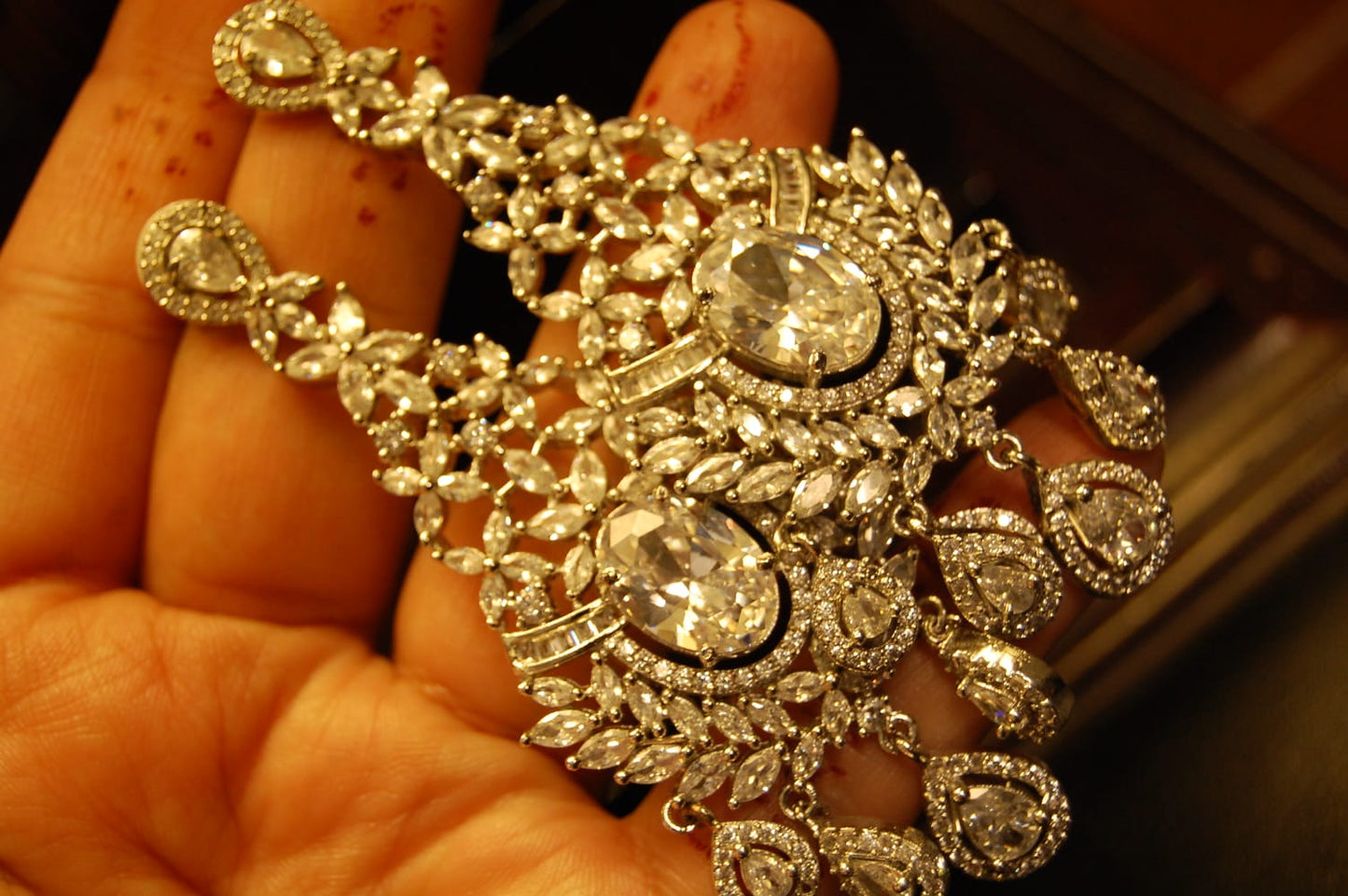 ELEGANT ZIRCON & EARRINGS