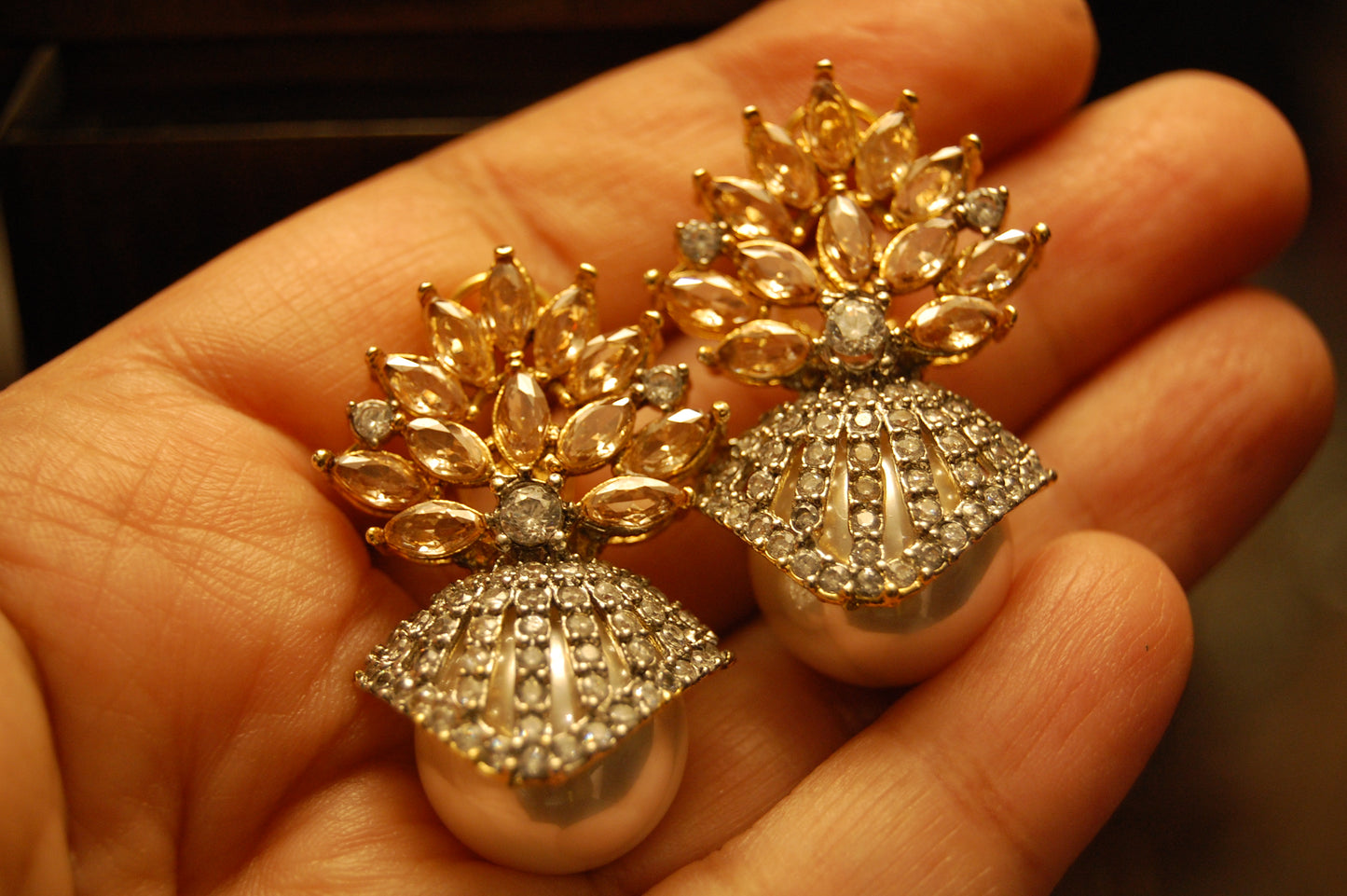 CHAMPAGNE, ZIRCON & PEARL EARRINGS
