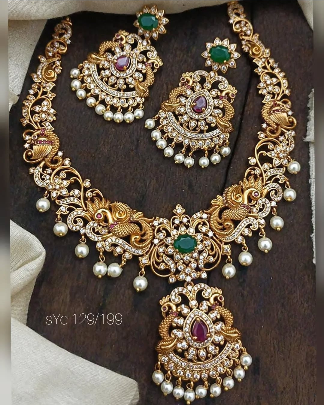ELEGANT SOUTH INDIAN NECKLACE SET