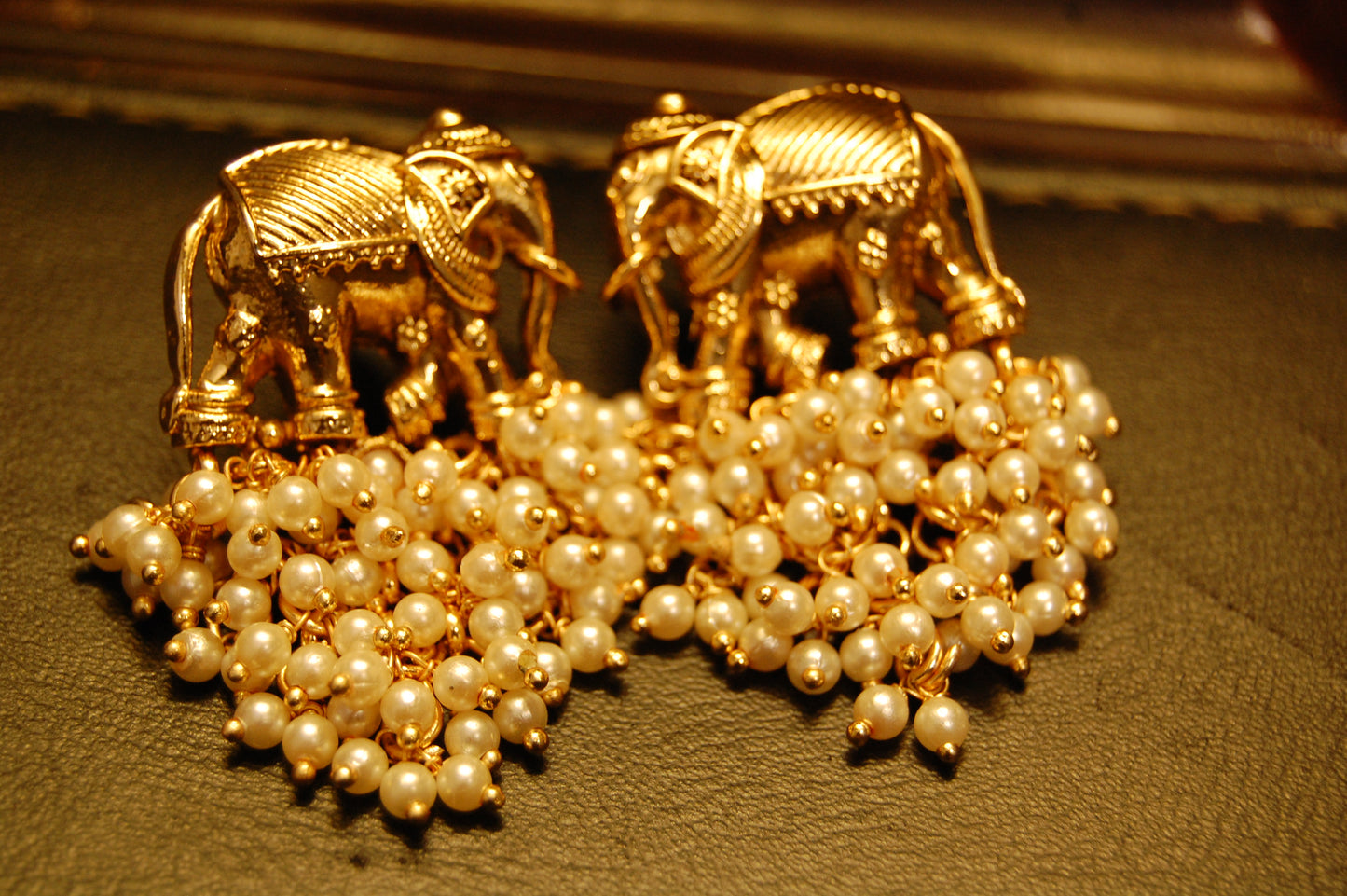 ELEPHANT PEARL EARRINGS