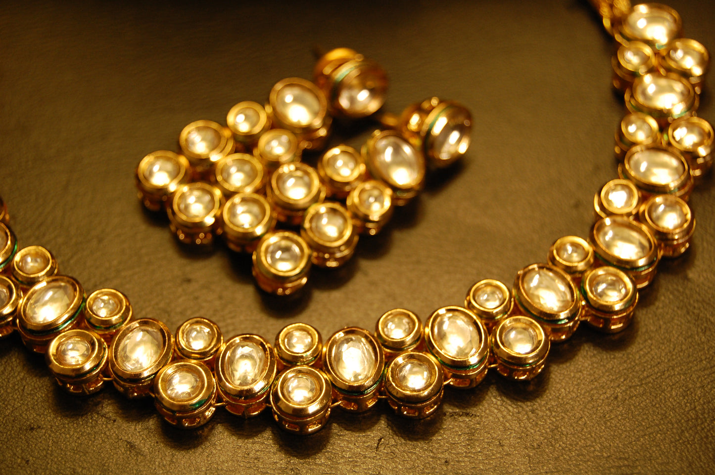 ELEGANT KUNDAN SET