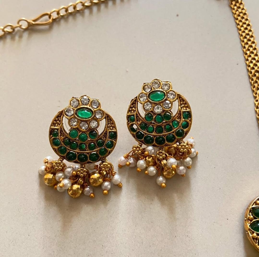 ELEGANT SOUTH INDIAN NECKLACE SET IN GREEN