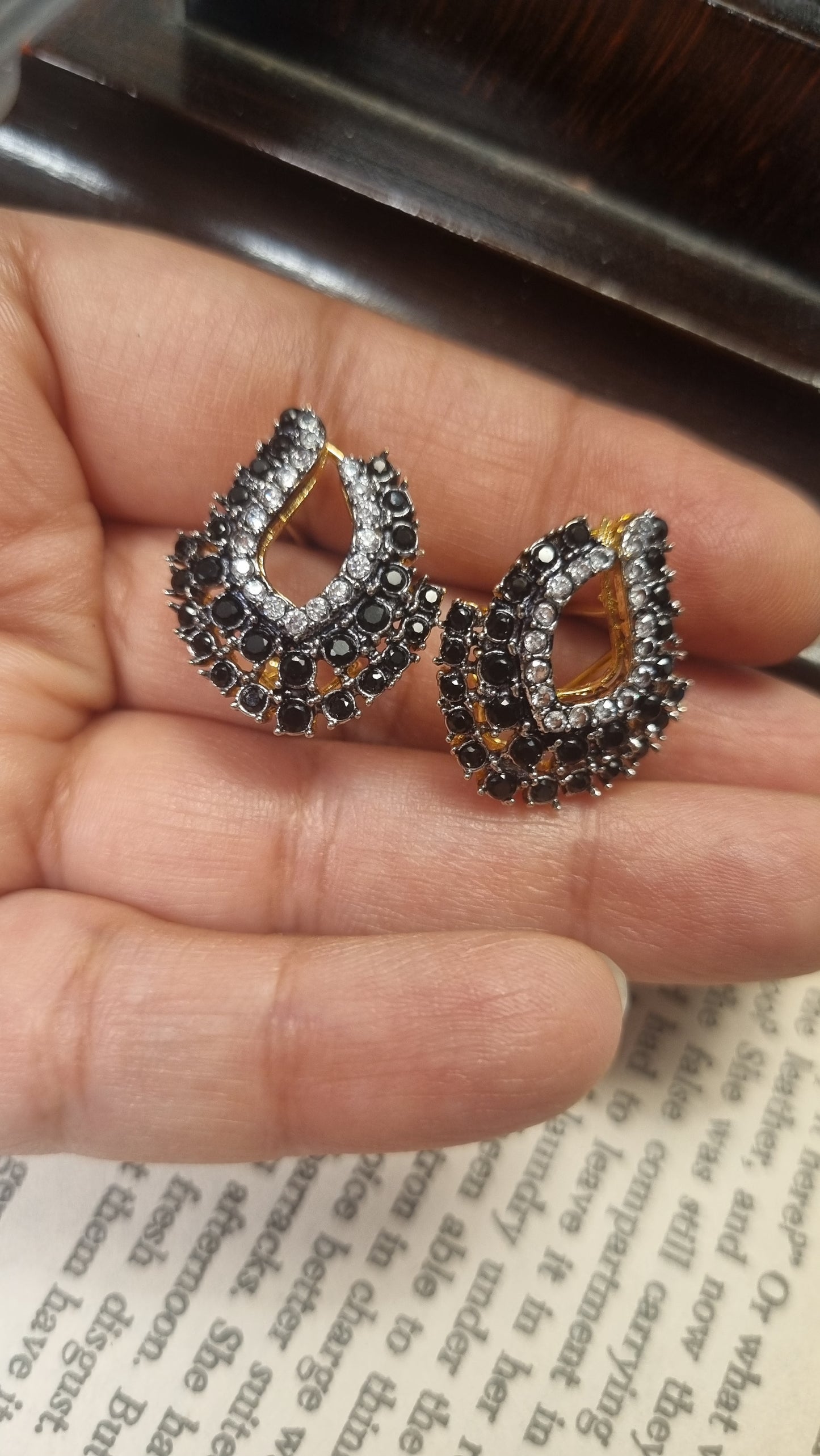 BLACK EARRINGS