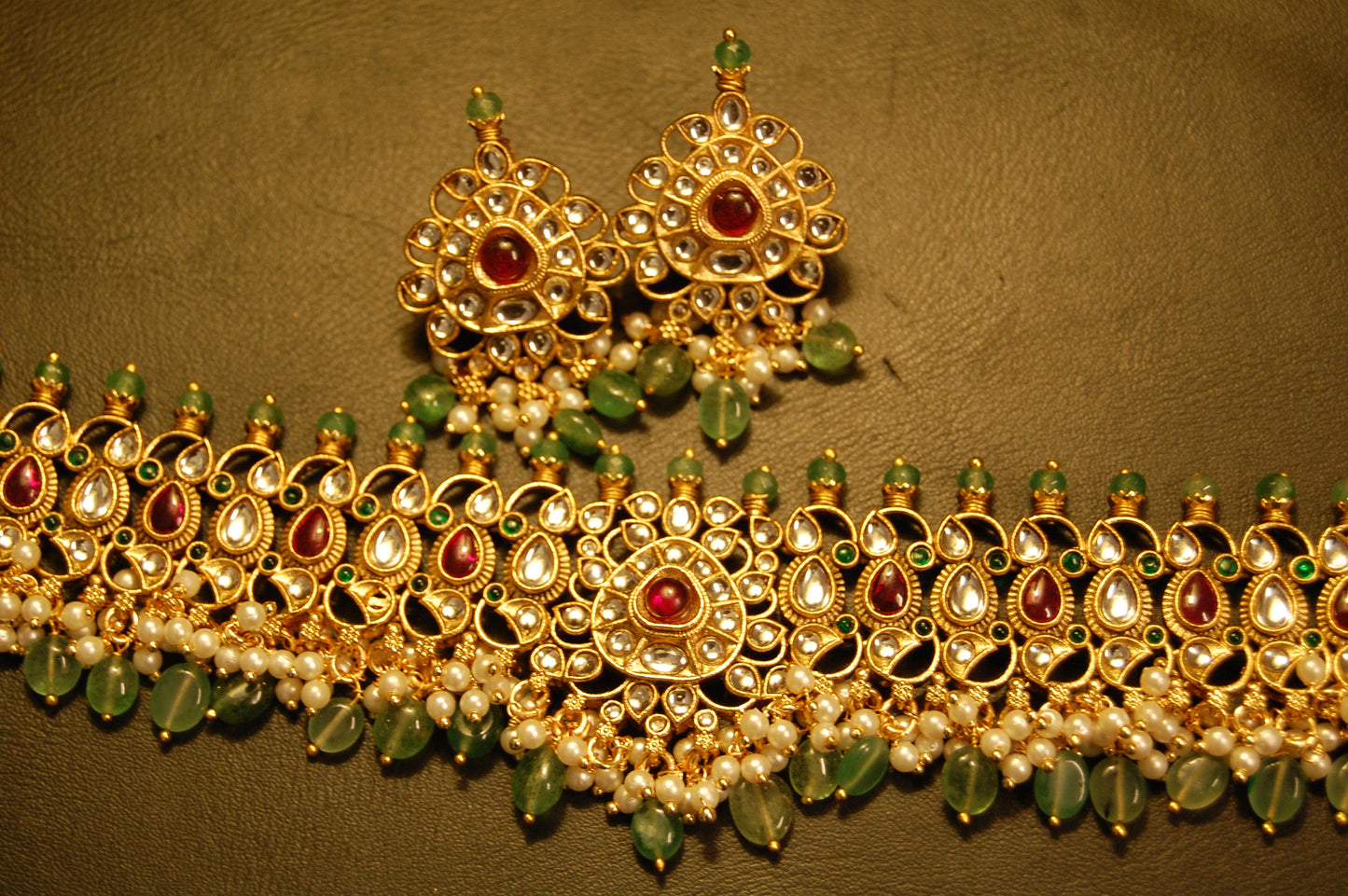 GORGEOUS INDIAN KUNDAN & MULTI STONE CHOKER SET