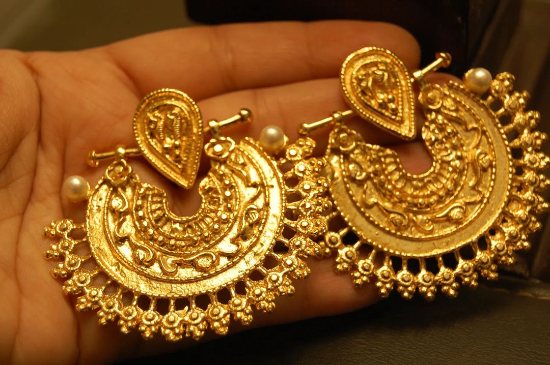 EGYPTIAN INSPIRED EARRINGS WITH PEARL