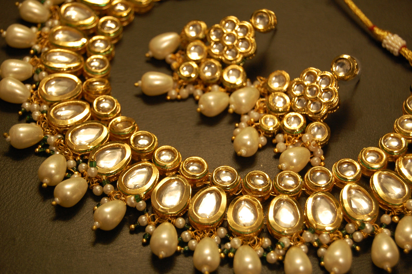 ELEGANT KUNDAN & PEARL SET