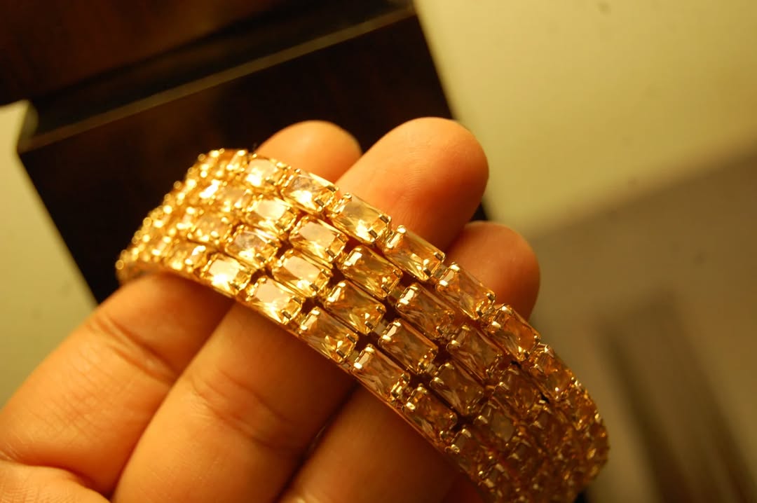 SET OF 4 CHAMPAGNE & ZIRCON BANGLES IN GOLDEN BASE