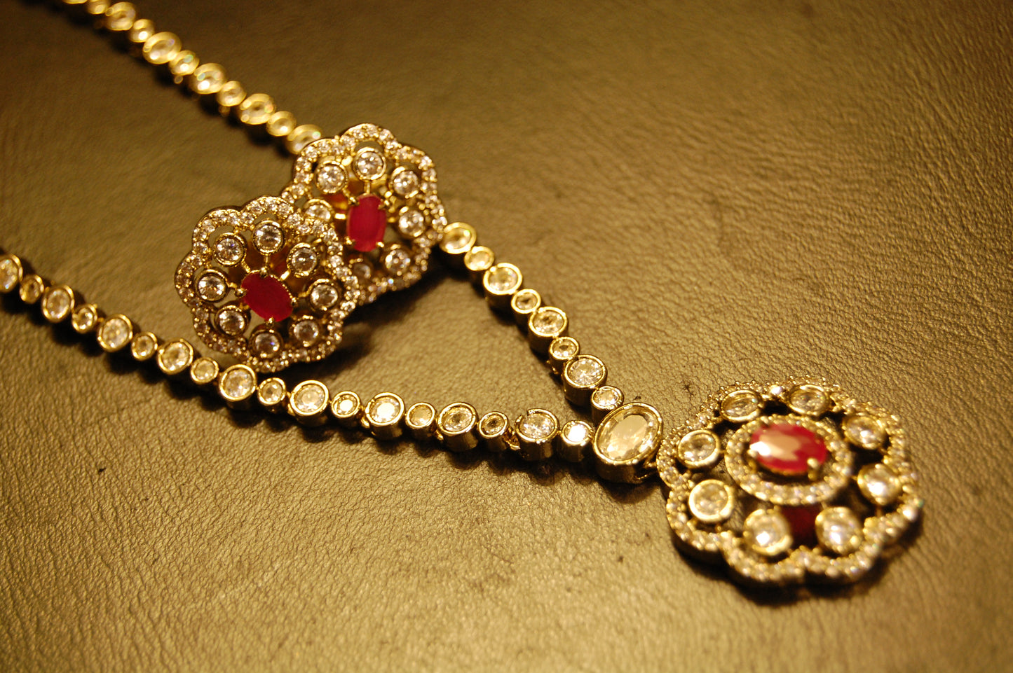 DELICATE RED & ZIRCON NECKLACE SET
