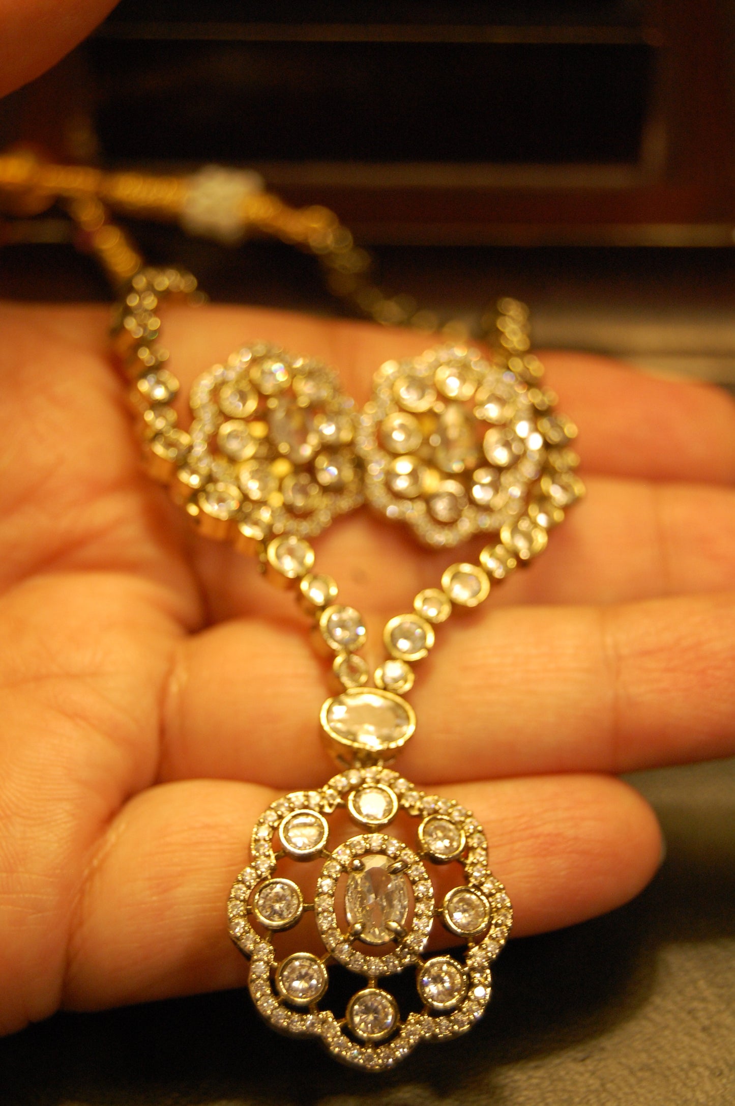 DELICATE ZIRCON NECKLACE SET