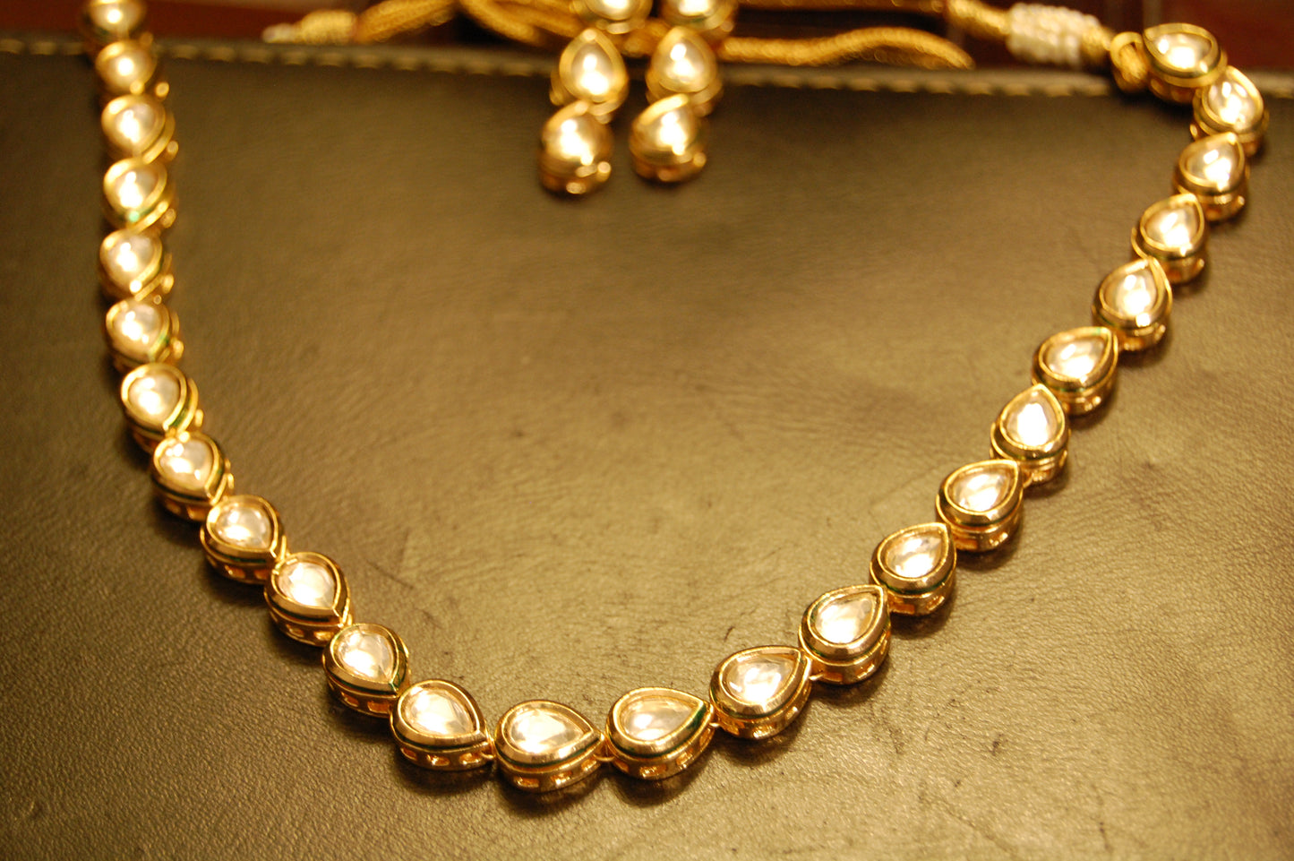 ELEGANT KUNDAN SET