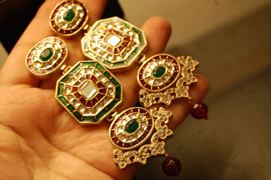 TRADITIONAL MEENA & KUNDAN MALA SET IN RED & GREEN