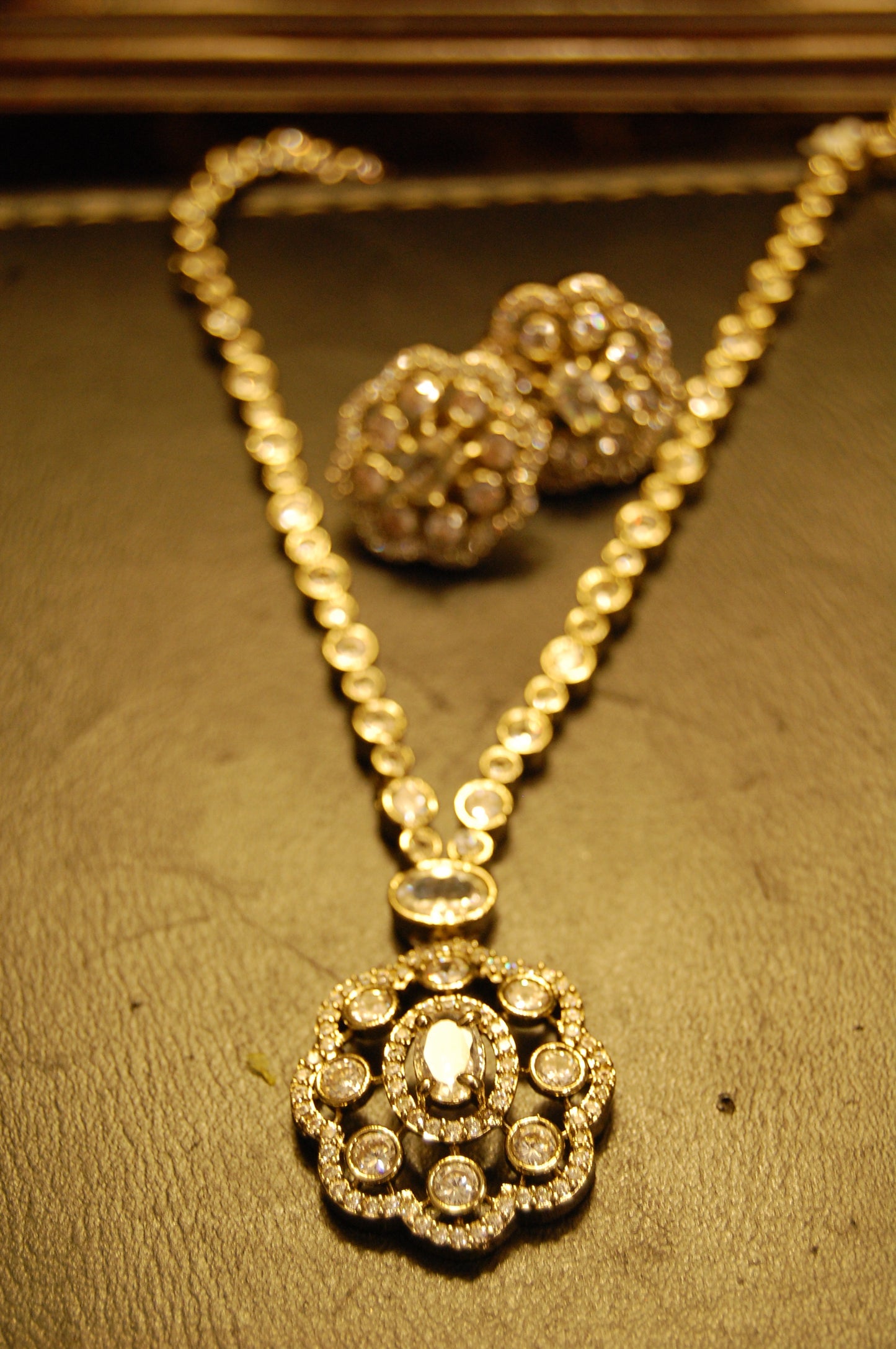 DELICATE ZIRCON NECKLACE SET