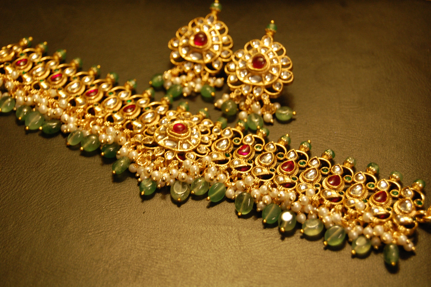 GORGEOUS INDIAN KUNDAN & MULTI STONE CHOKER SET
