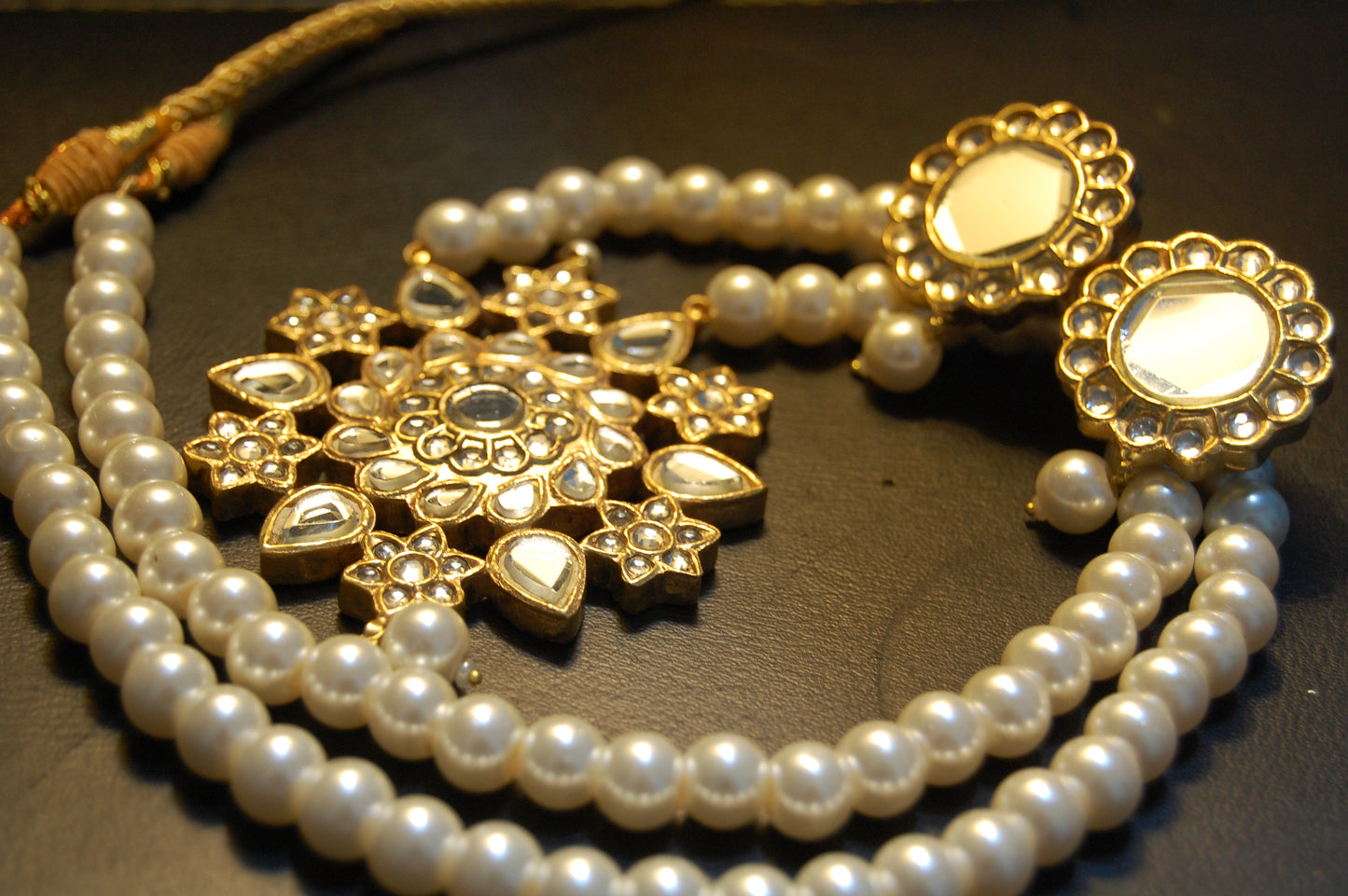 KUNDAN & PEARL MALA SET
