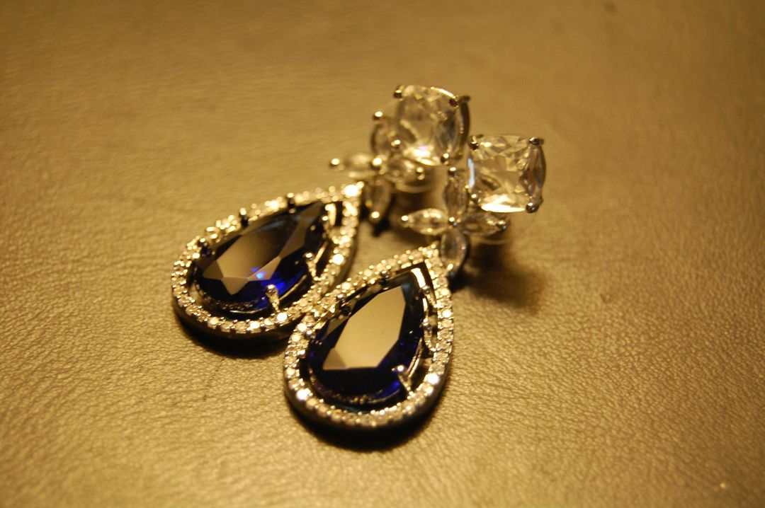 INDIAN AMERICAN DIAMOND EARRINGS IN SAPPHIRE BLUE