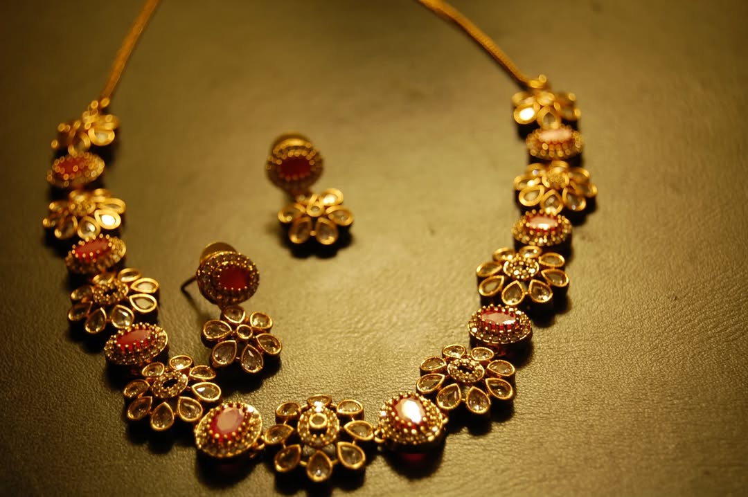 SOUTH INDIAN NECKLACE SET IN RED & ZIRCON