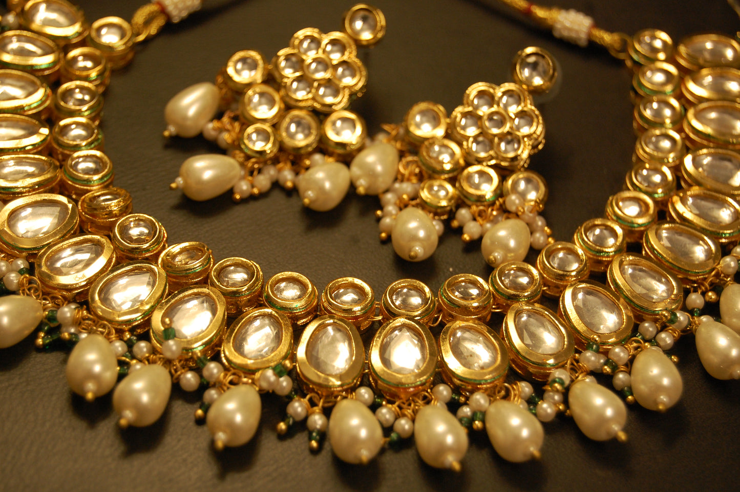 ELEGANT KUNDAN & PEARL SET