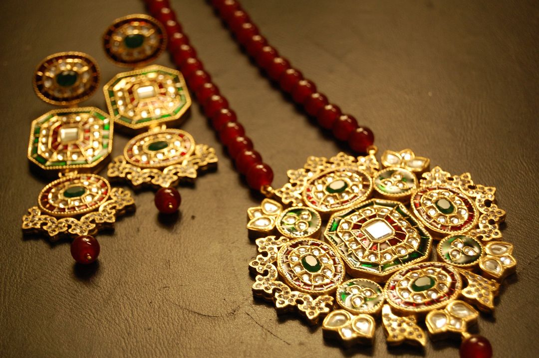 TRADITIONAL MEENA & KUNDAN MALA SET IN RED & GREEN