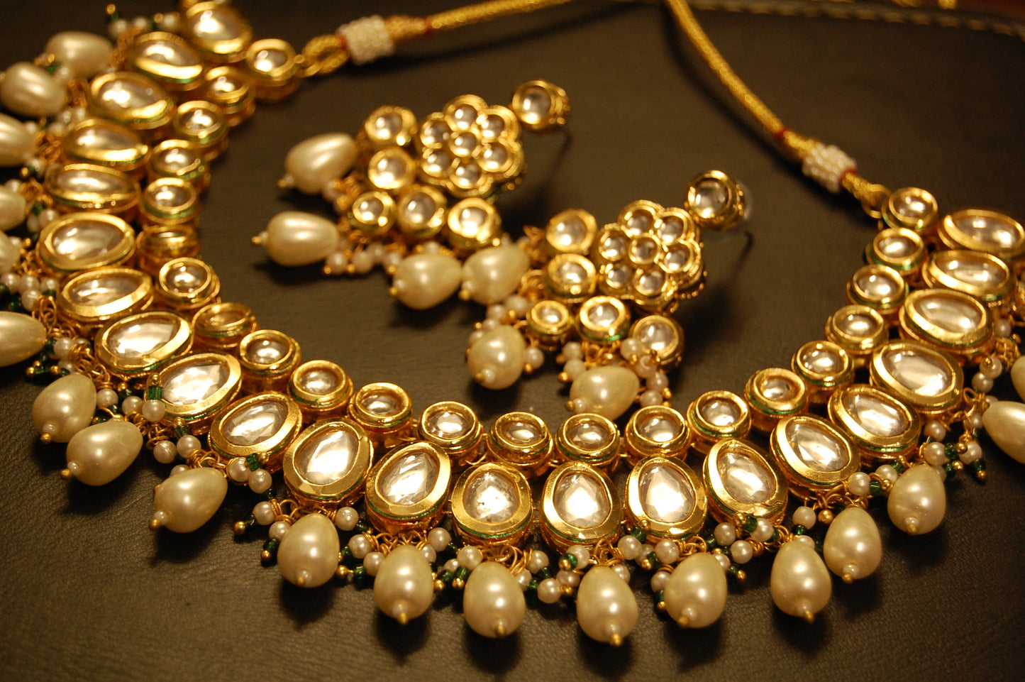 ELEGANT KUNDAN & PEARL SET