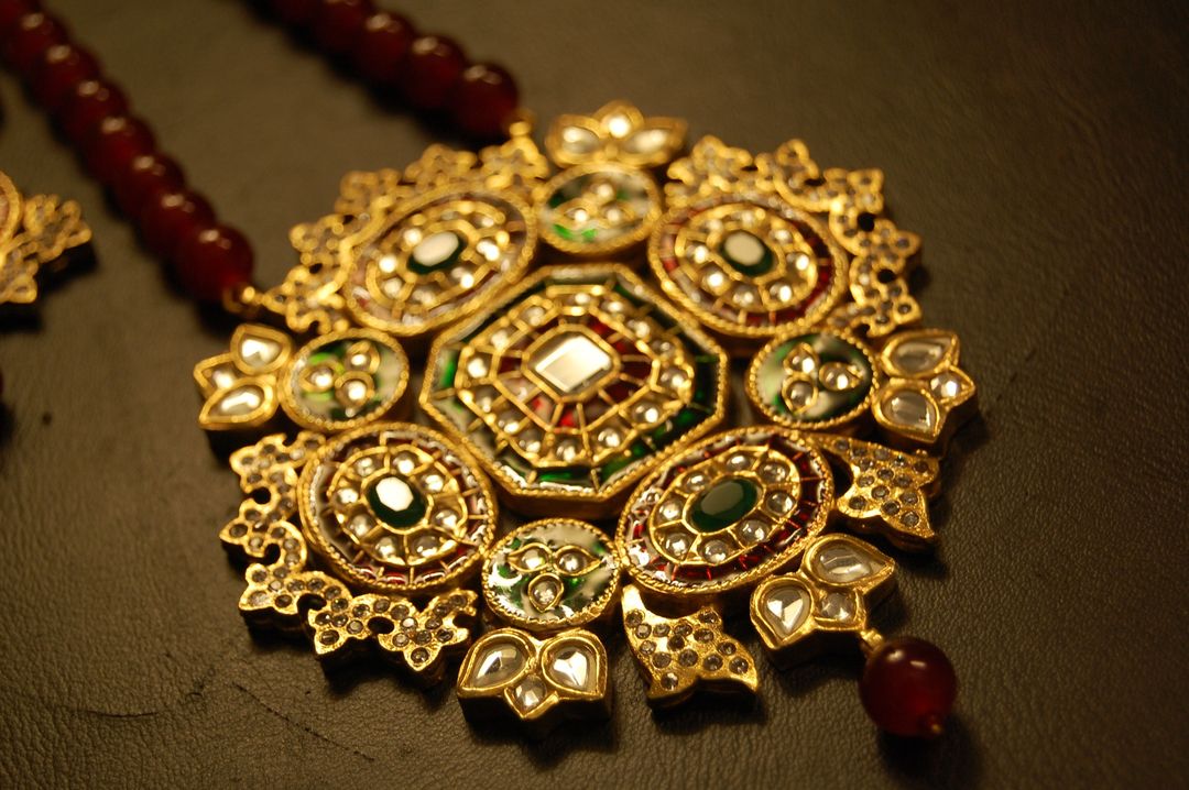 TRADITIONAL MEENA & KUNDAN MALA SET IN RED & GREEN