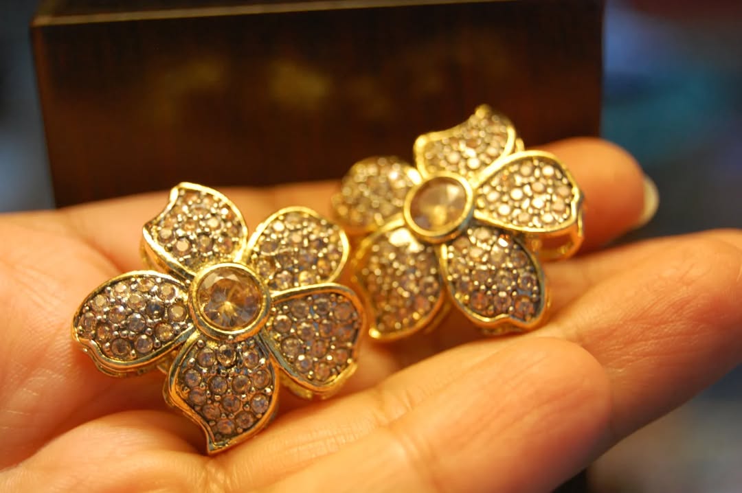 FLORAL CHAMPAGNE EARRINGS