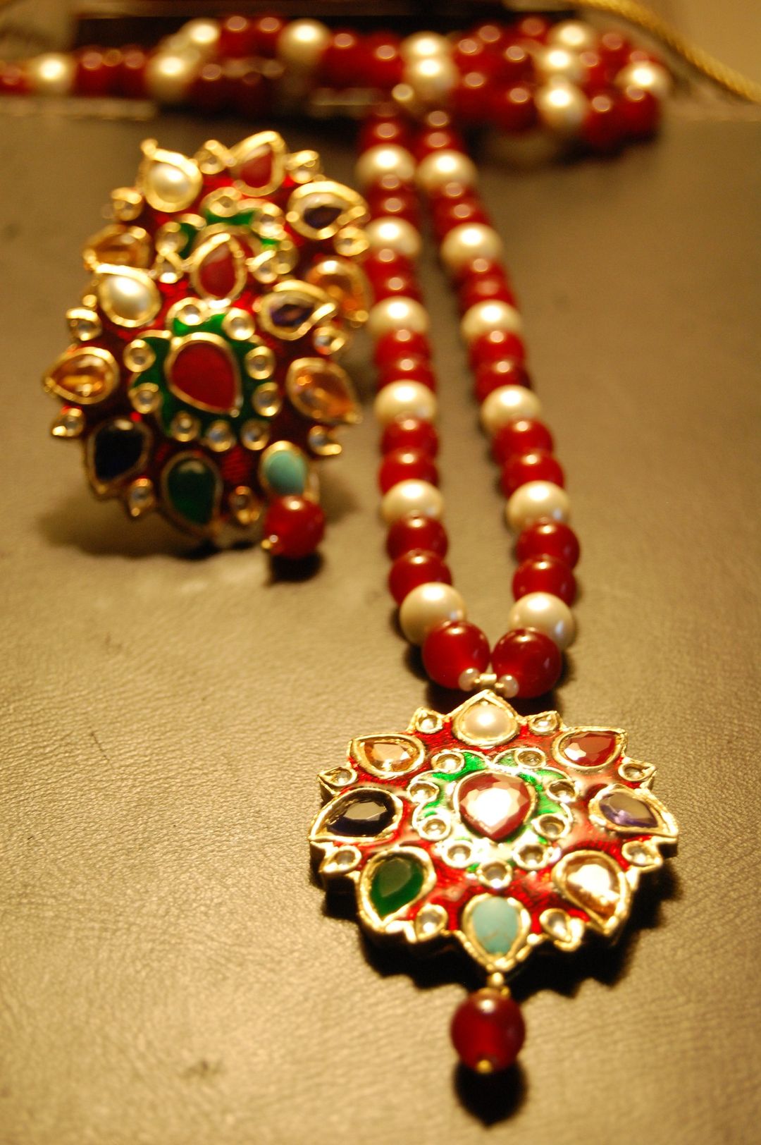 MULTI STONED PENDENT SET