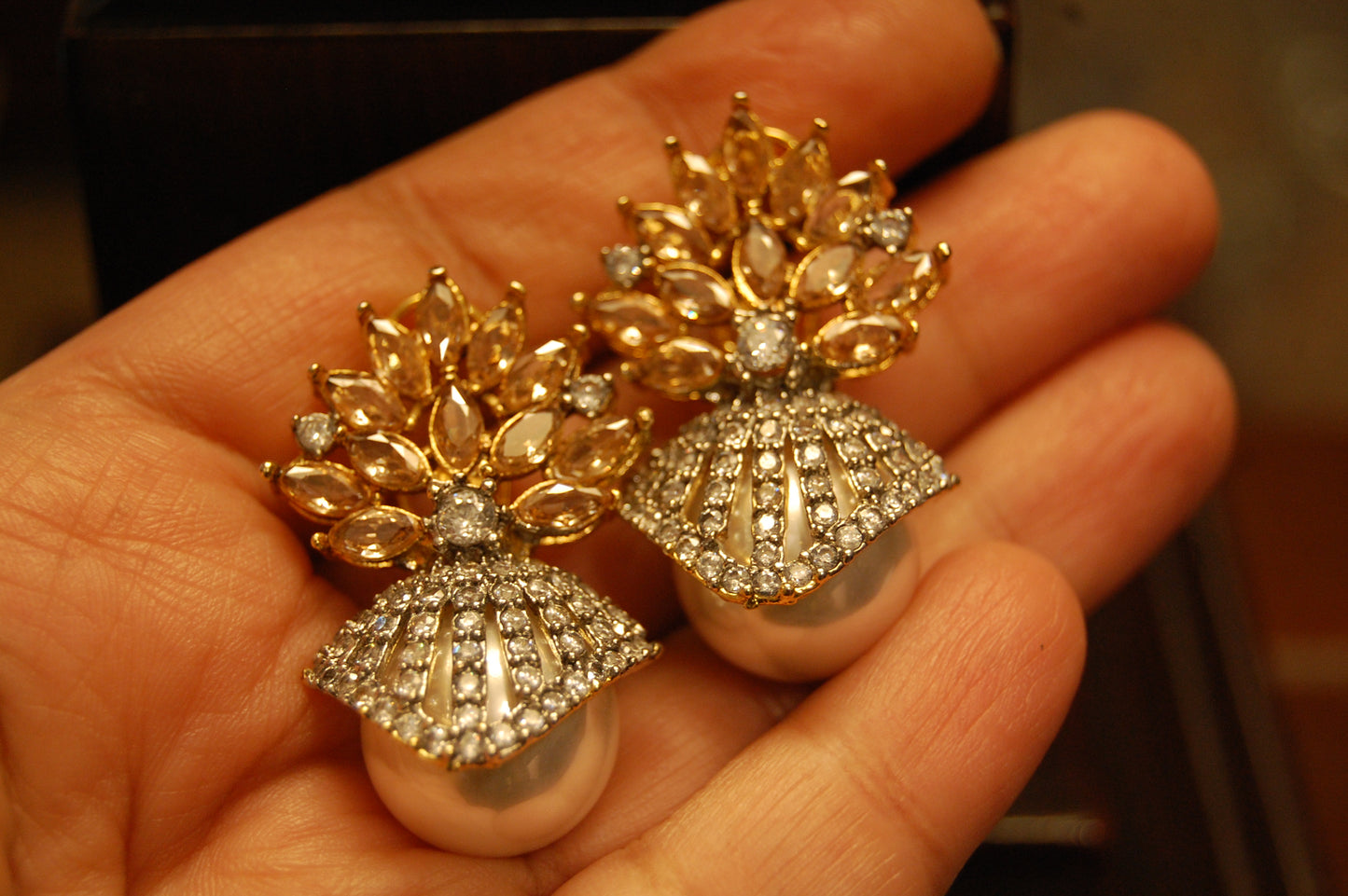 CHAMPAGNE, ZIRCON & PEARL EARRINGS