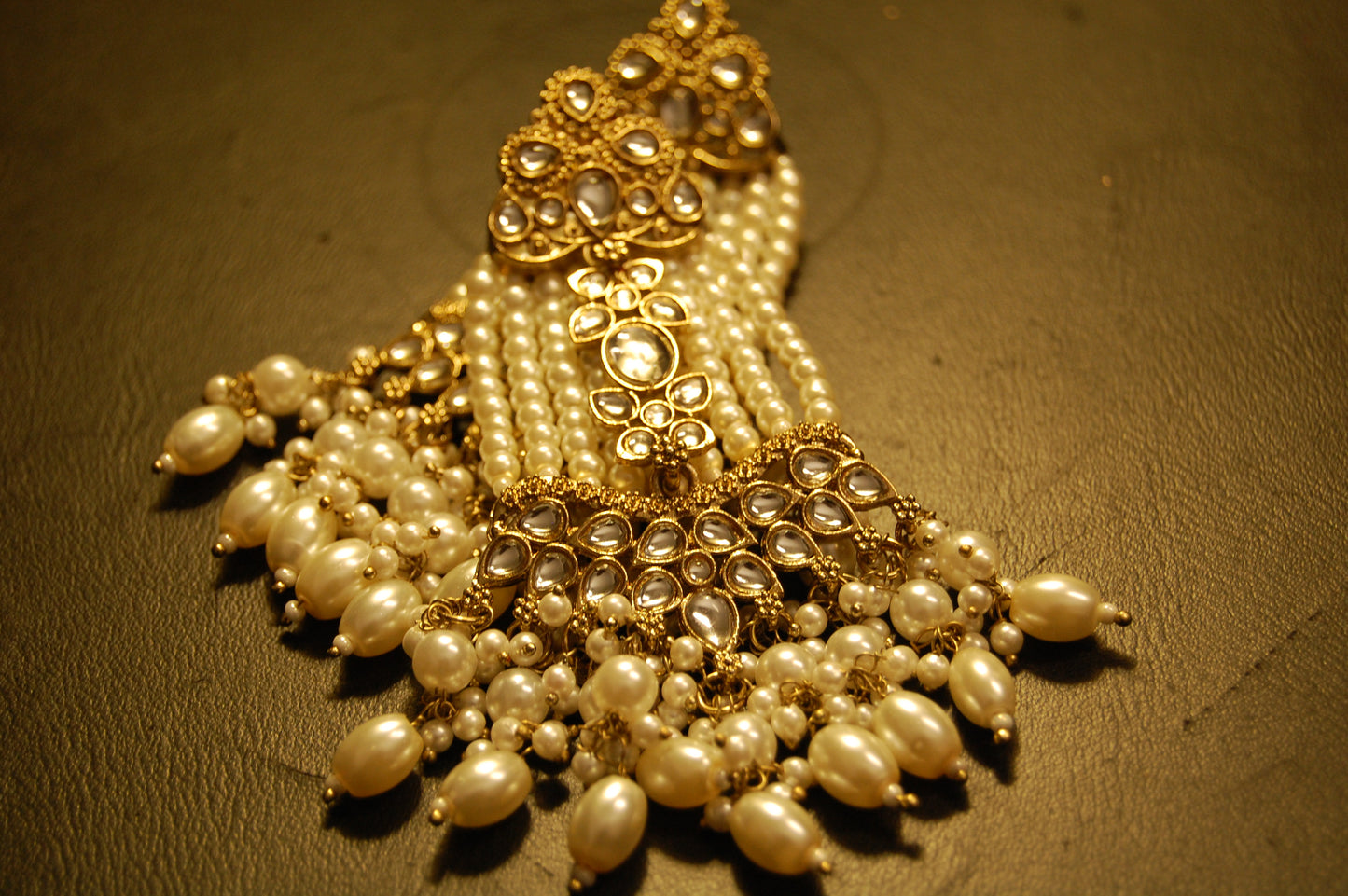 JHOOMAR STYLE EARRINGS IN KUNDAN & PEARLS