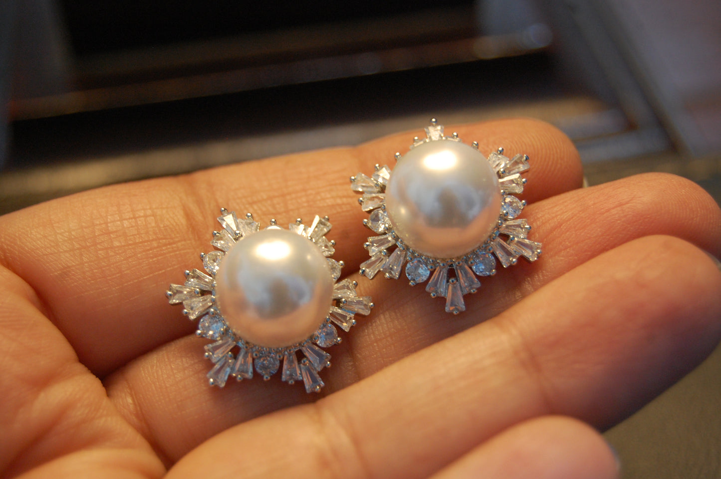 ZIRCON & PEARL EARRINGS