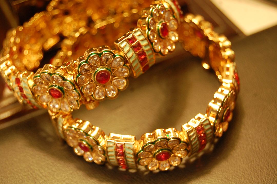 SINGLE FLORAL INDIAN KARA (OPENABLE)