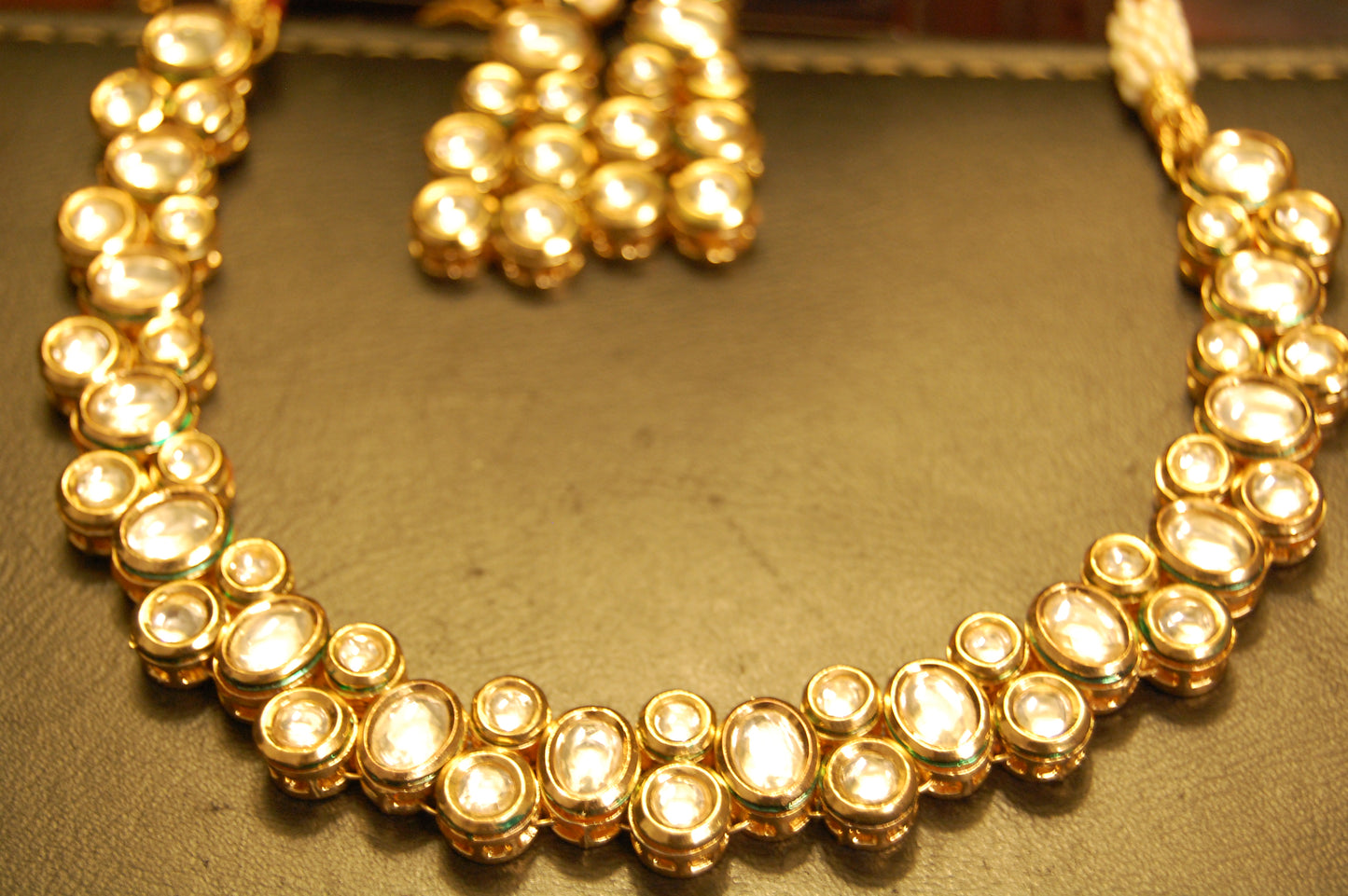 ELEGANT KUNDAN SET