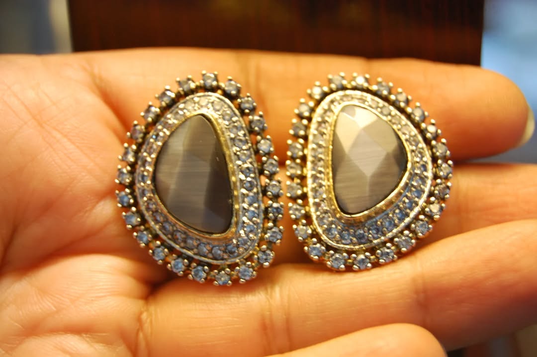 GREY ZIRCON EARRINGS