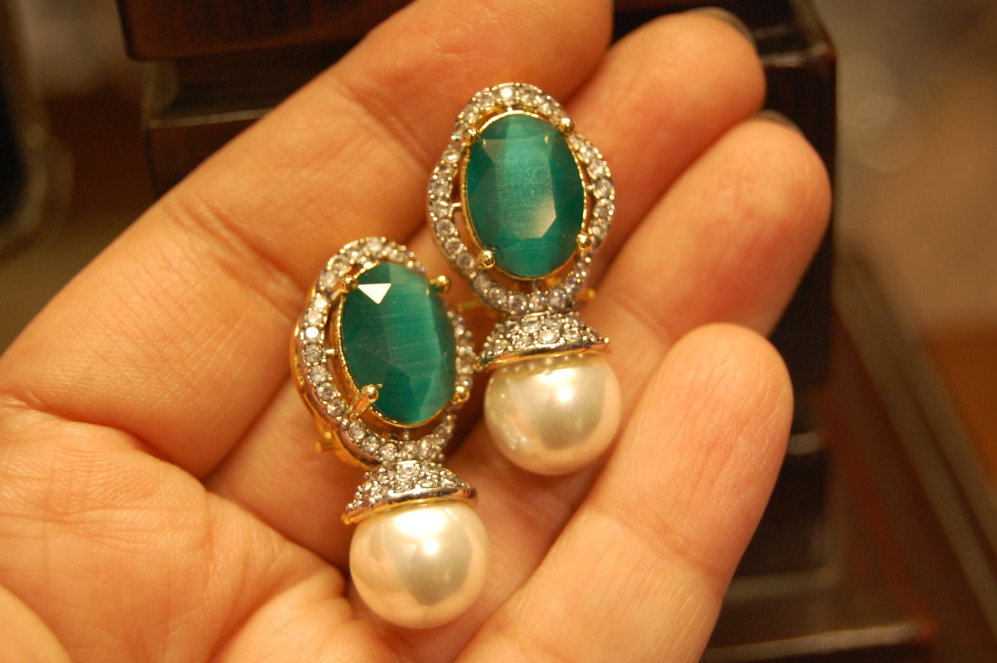 SEA GREEN EARRINGS IN ZIRCON & PEARLS